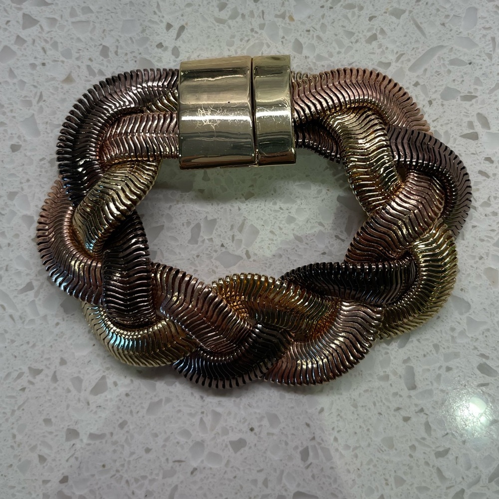 ❤️❤️LAST CHANCE❤️❤️Monet Multi- tone metal braided chain bracelet